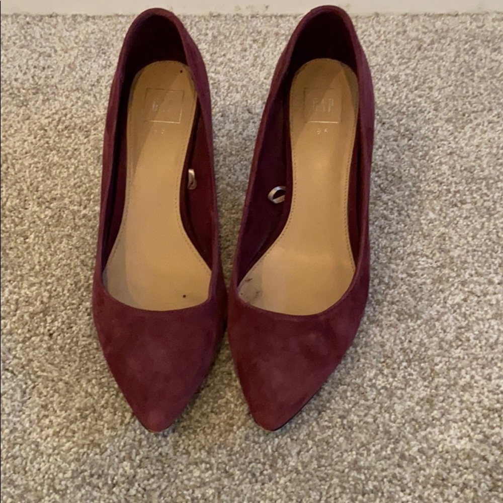 Maroon GAP heels sz 9.5